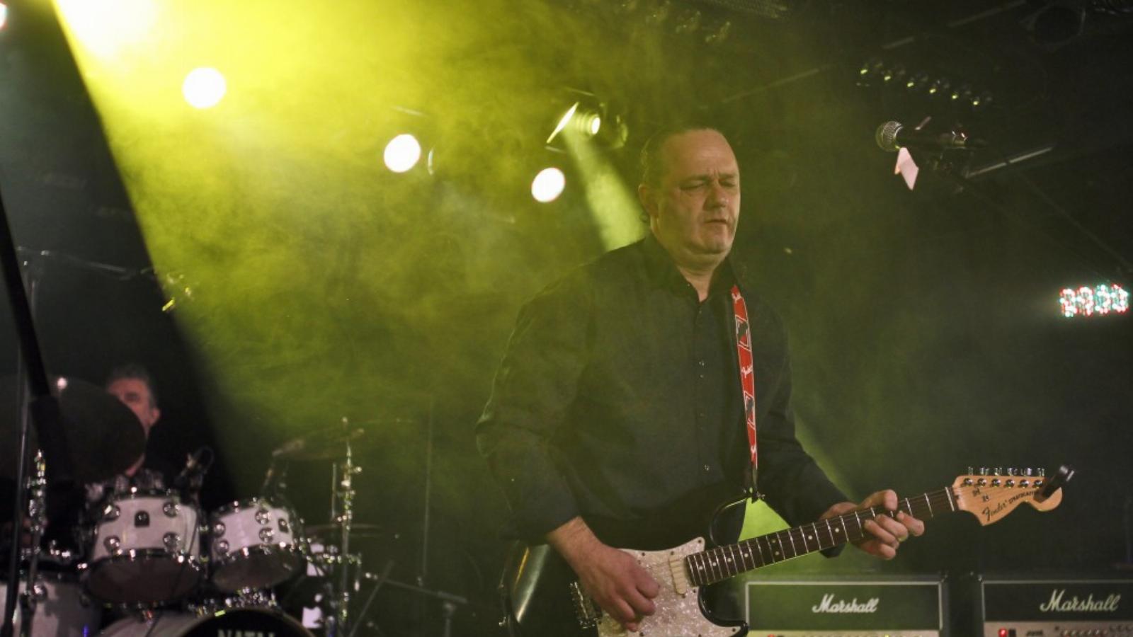 Cliff Moore a műfaj egyik alaphangszerével, a legendás Fender Stratocasterrel FOTÓ: SZALMÁS PÉTER