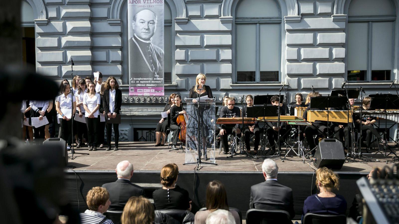  Schmidt Mária, a Terror Háza Múzeum főigazgatója beszédet mond a holokauszt áldozatainak magyarországi emléknapja alkalmából. M