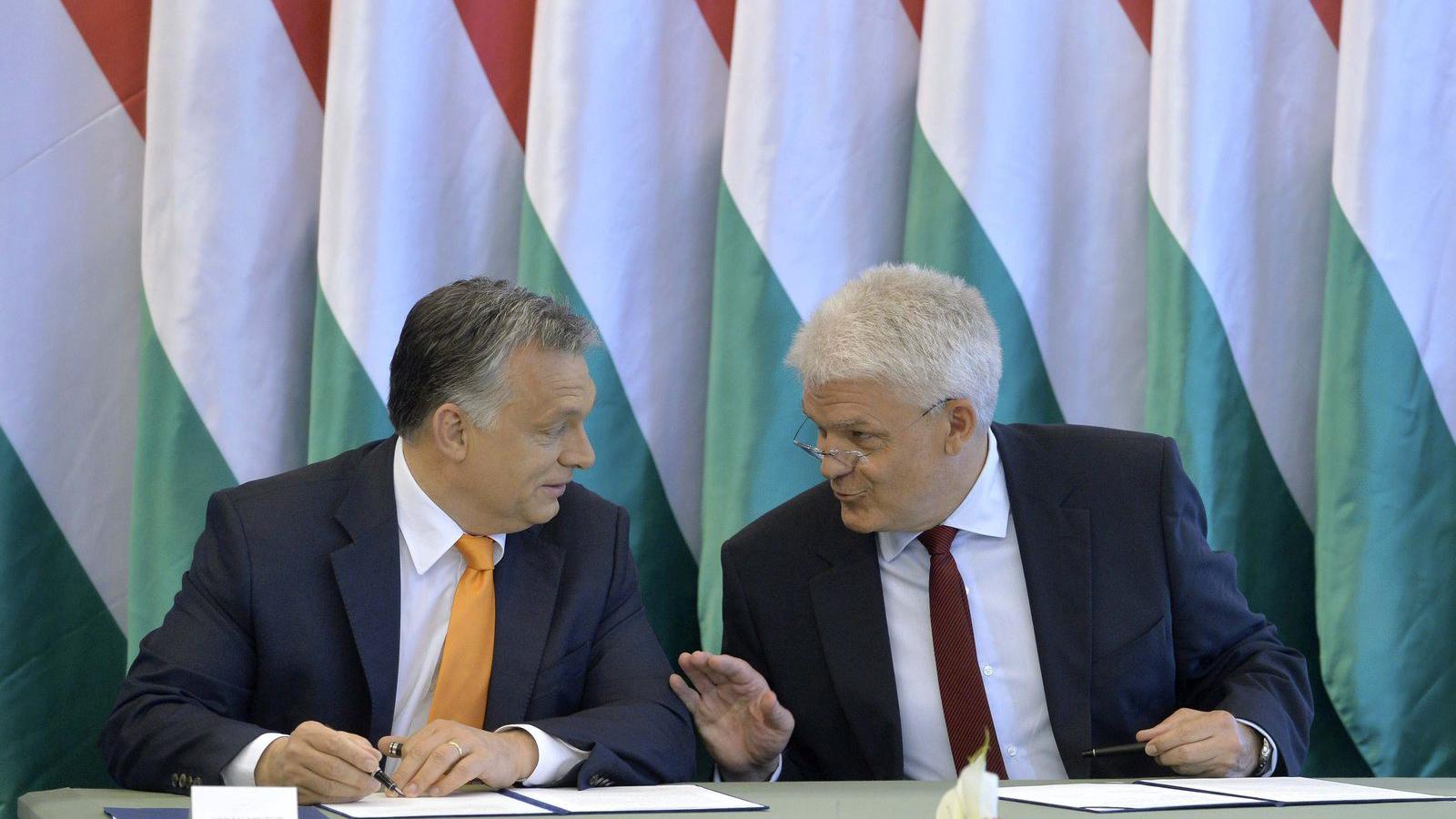 Orbán Viktor a szolnoki polgármesterrel. MTI Fotó: Koszticsák Szilárd