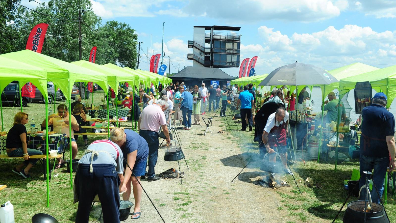 II. Fishing & Hunting Társasági és Média Főzőverseny Velencén Fotó: Vajda József