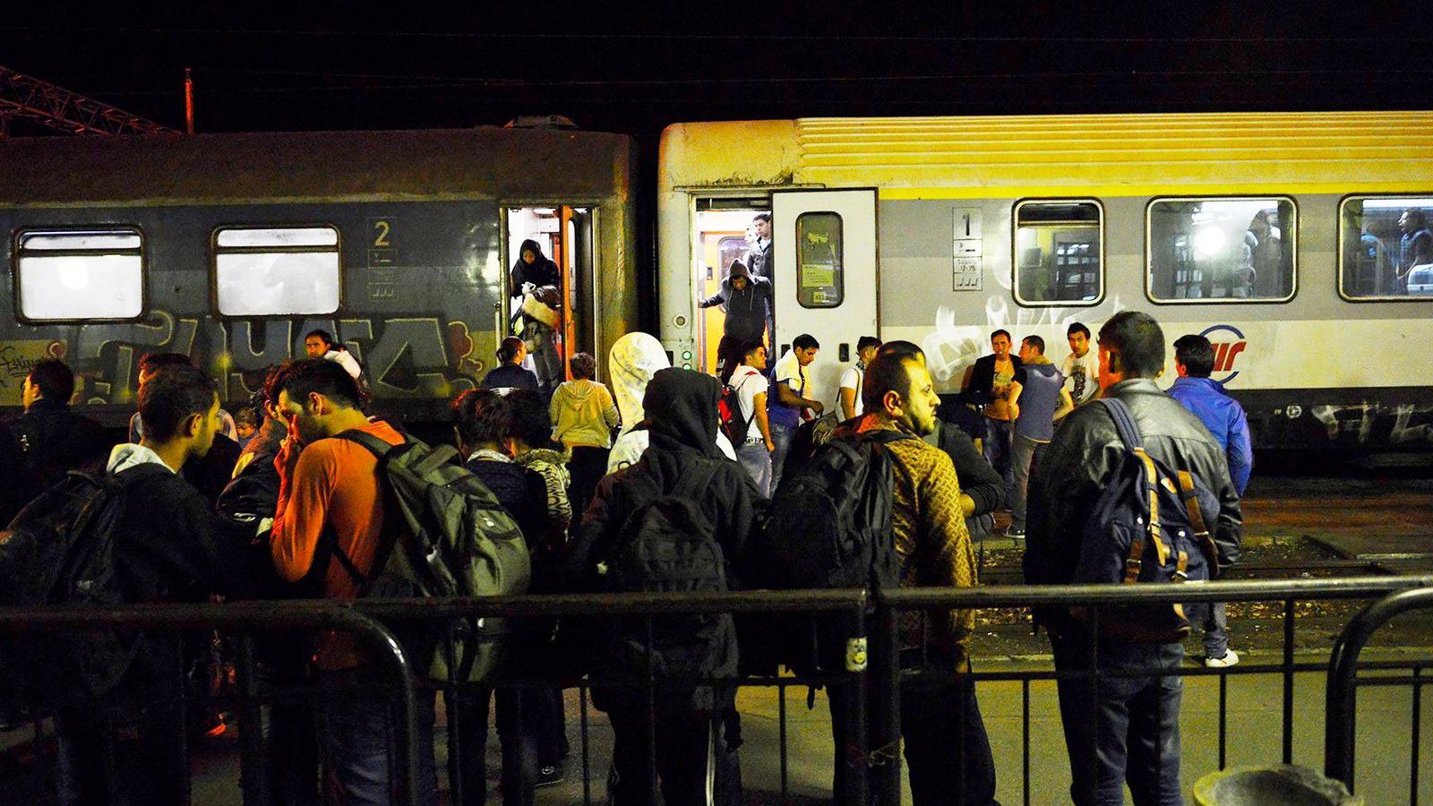 Menekültek a szabadkai vasútállomáson tegnap, kora hajnalban FOTÓ: MTI/MOLNÁR EDVÁRD