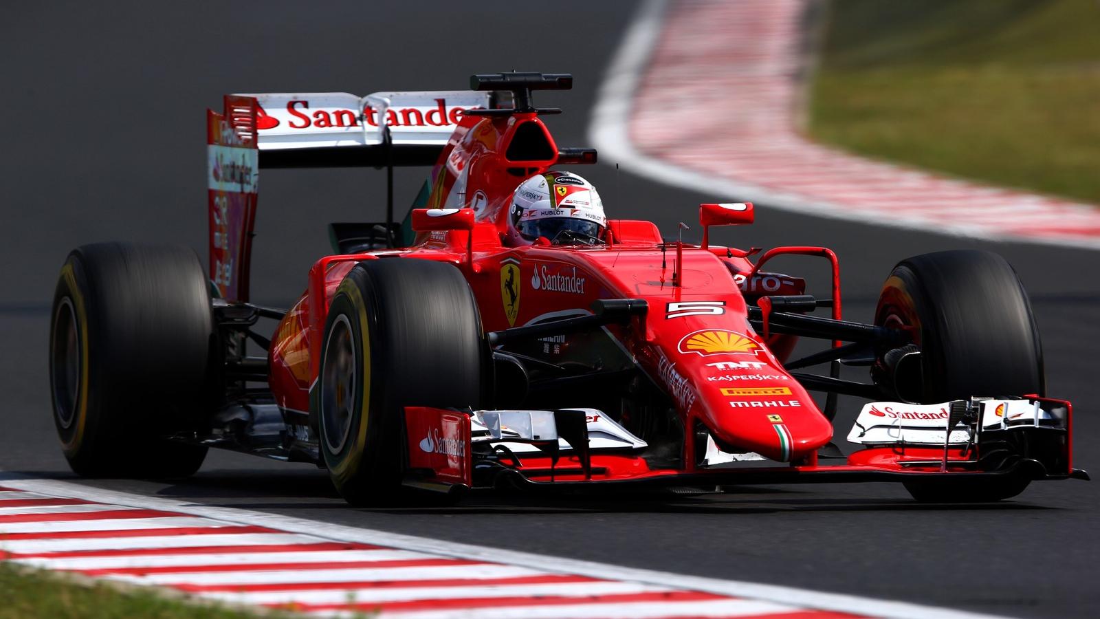 Sebastien Vettel a Hungaroringen Fotó: Clive Menson/Getty Images