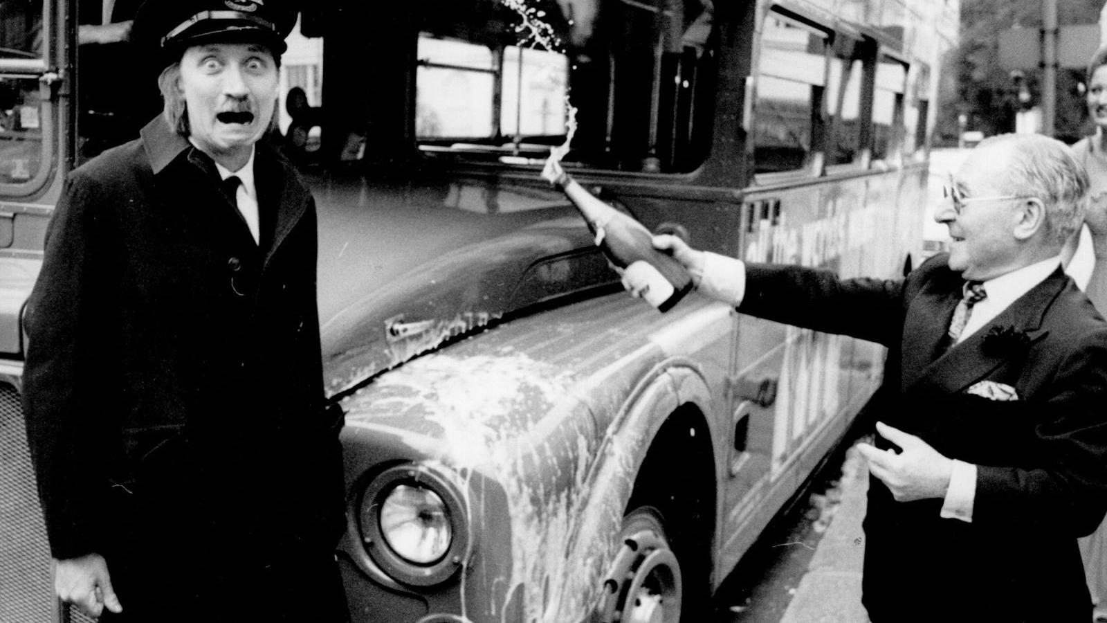 A színész bal oldalon A buszon című sorozatban. FOTÓ: Wesley/Keystone/Getty Images