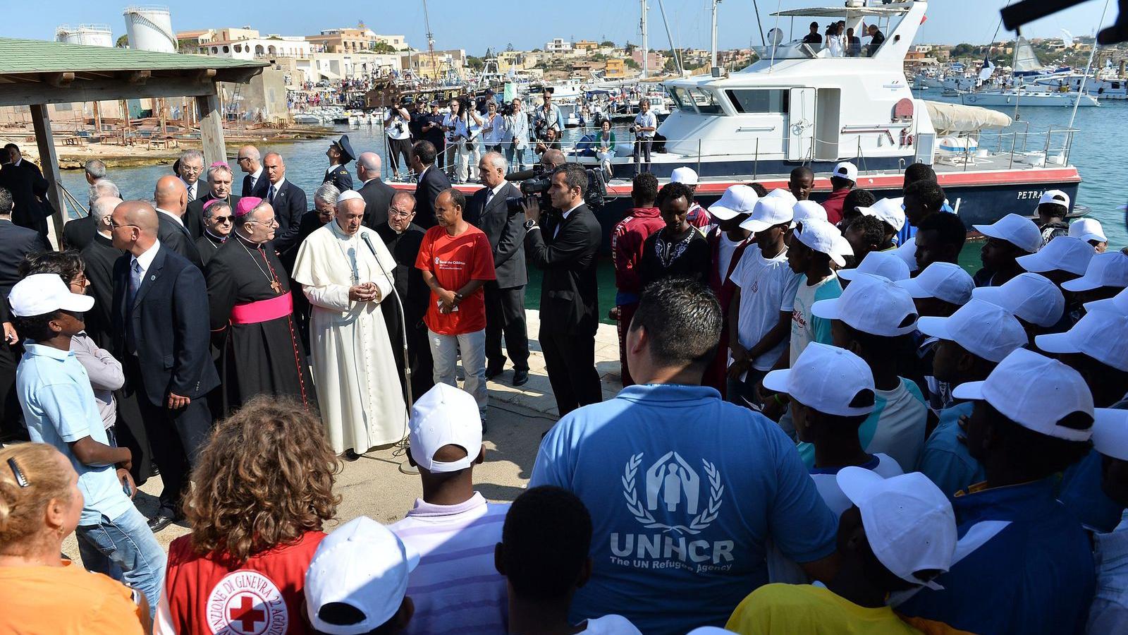 Ferenc pápa Lampedusa szigetén a migránsok között FOTÓ: EUROPRESS/GETTY IMAGES/ TULLIO M.