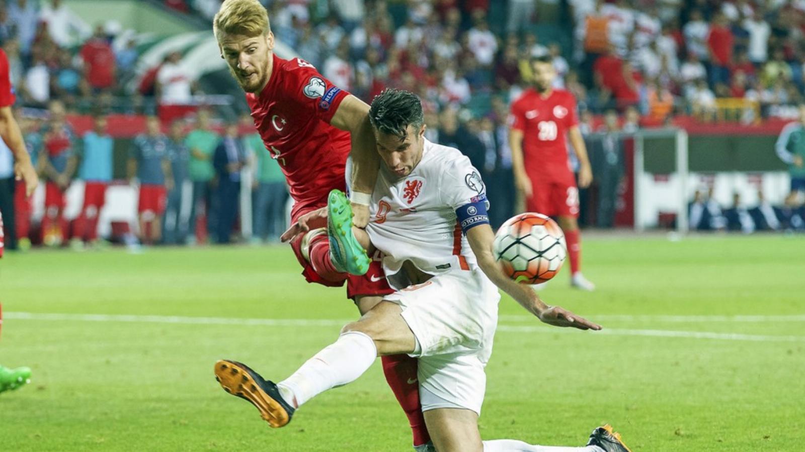 Van Persie (jobbra) és a többi holland is „összecsuklott” Törökországban… FOTÓK: EUROPRESS/GETTY IMAGES