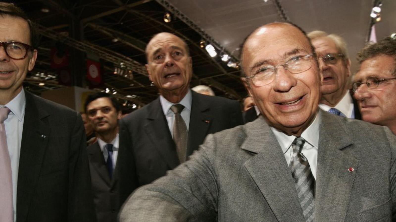 Archív, 2004-es felvétel Serge Dassault-ról. A háttérben Jacques Chirac korábbi köztársasági elnök FOTÓ: EUROPRESS/GETTY IMAGES/