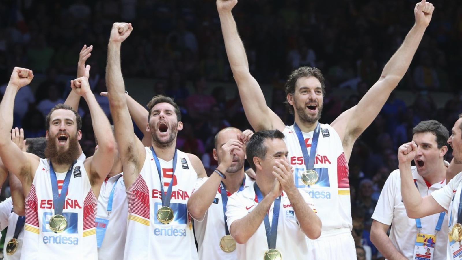 Öröm a köbön: Sergio Rodríguez (balra), Rudy Fernandez és a vezér, Pau Gasol ünnepel FOTÓ: EUROPRESS/GETTY IMAGES/CATHERINE STEE