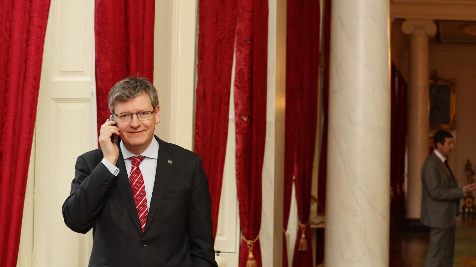 Andor László. Fotó: Justin Mac Innes/ Mac Innes Photography/ The Department of the Taoiseach via Getty Images.