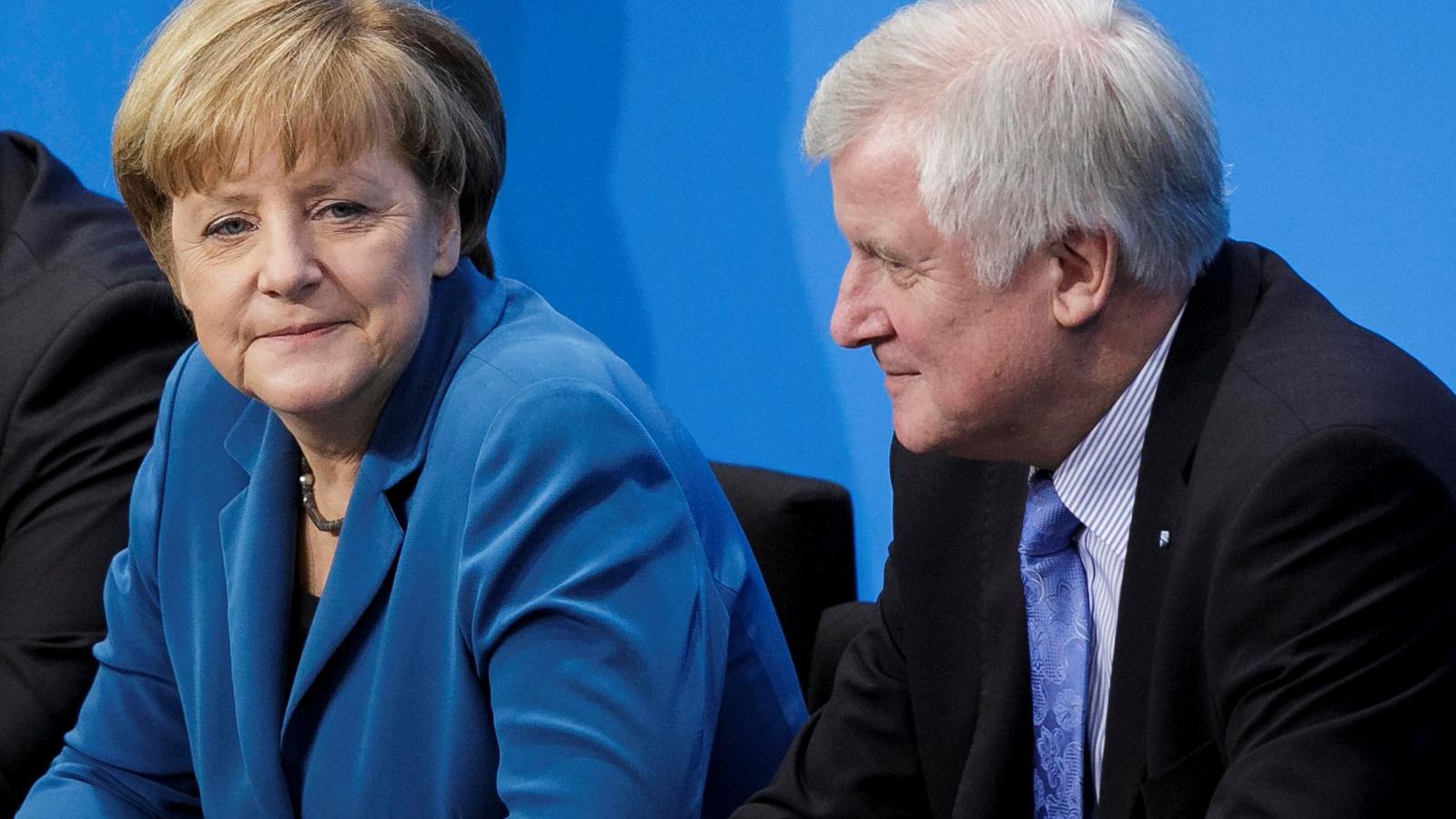 Merkel és Seehofer egy korábbi felvételen. FOTÓ: Carsten Koall/Getty Images