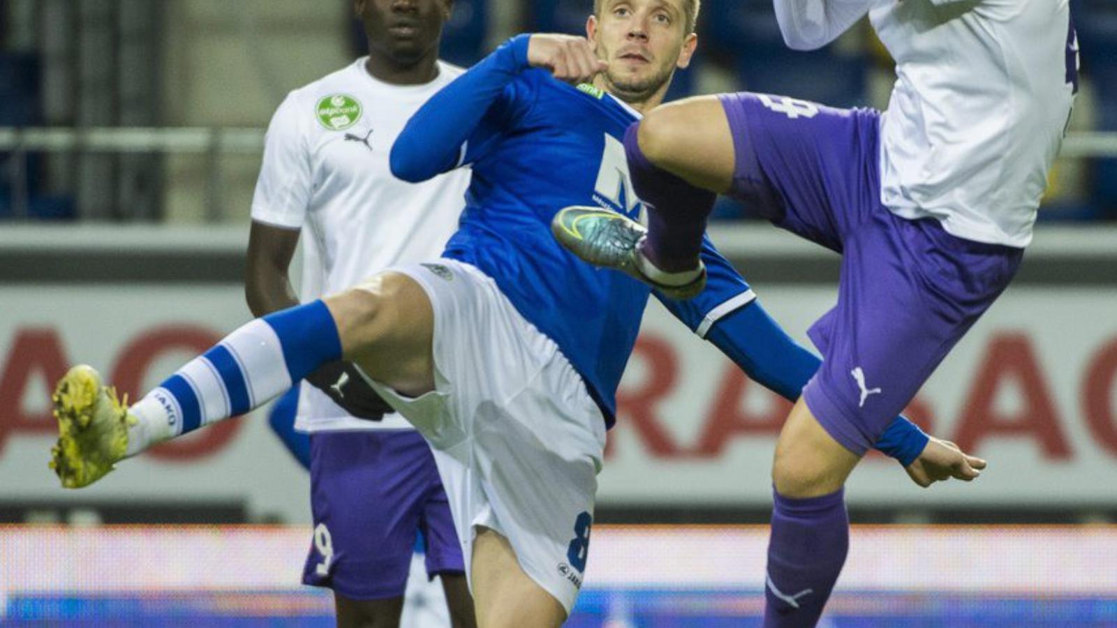 Stipe Bacelic-Grgic és az újpesti Balogh Balázs. MTI Fotó: Illyés Tibor