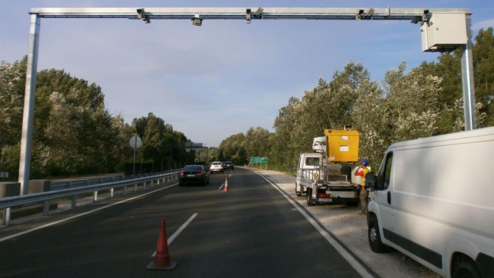 A rendszer 365 fix telepítésű, komplex közlekedés-ellenőrző pontot
foglal magában FORRÁS: POLICE.HU