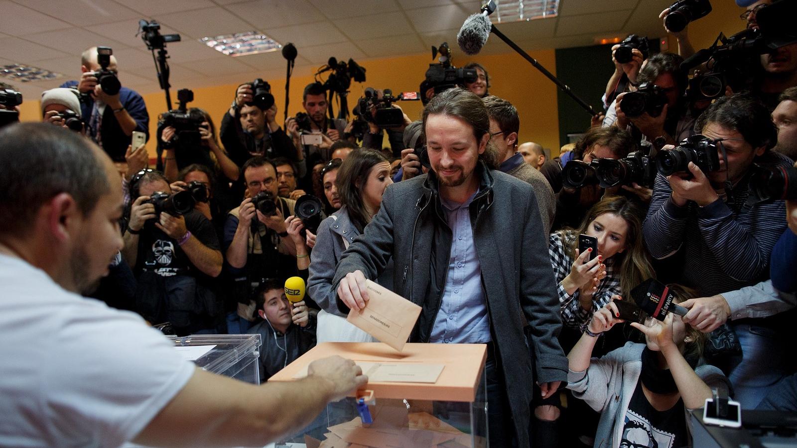 Pablo Iglesias, a Podemos vezetője leadja szavazatát Fotó: Pablo Blazquez Dominguez/Getty Images