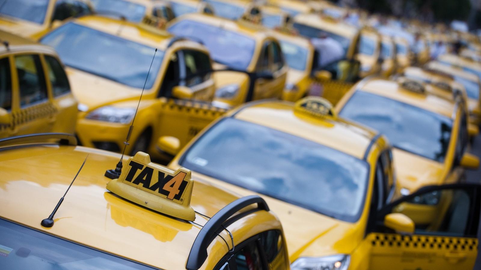 A taxisok január 18-án tüntettek az egyenlőtlen feltételek miatt/ Népszava fotó