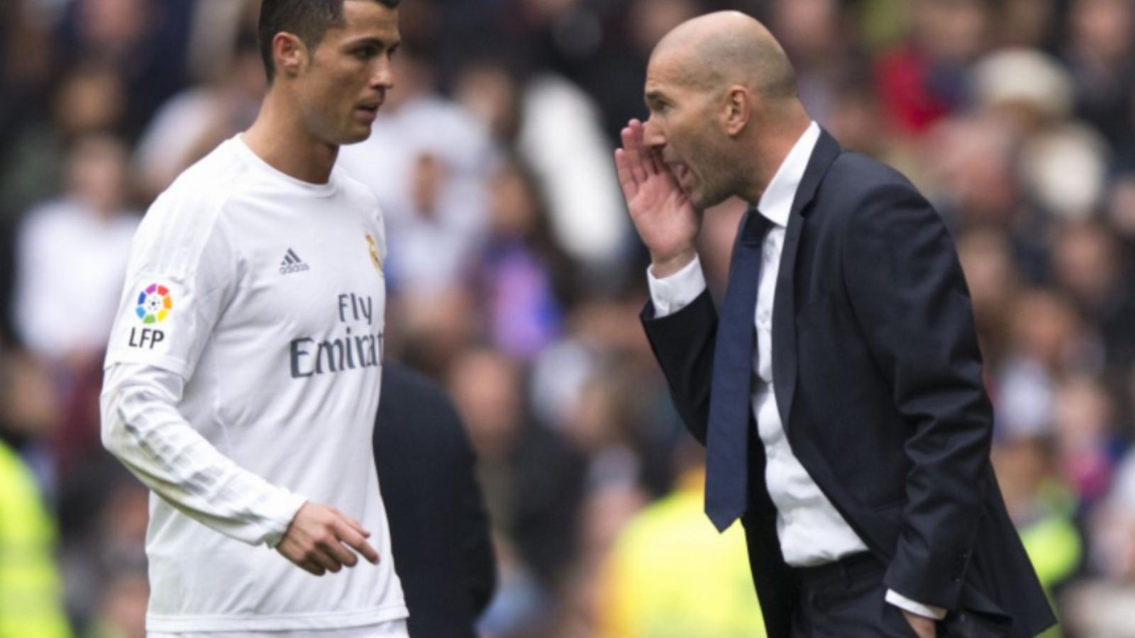 Zidane (jobbra) és Ronaldo nagy dobásra készül a BL-ben FOTÓ: EUROPRESS/GETTY IMAGES/GONZALO ARROYO MORENO