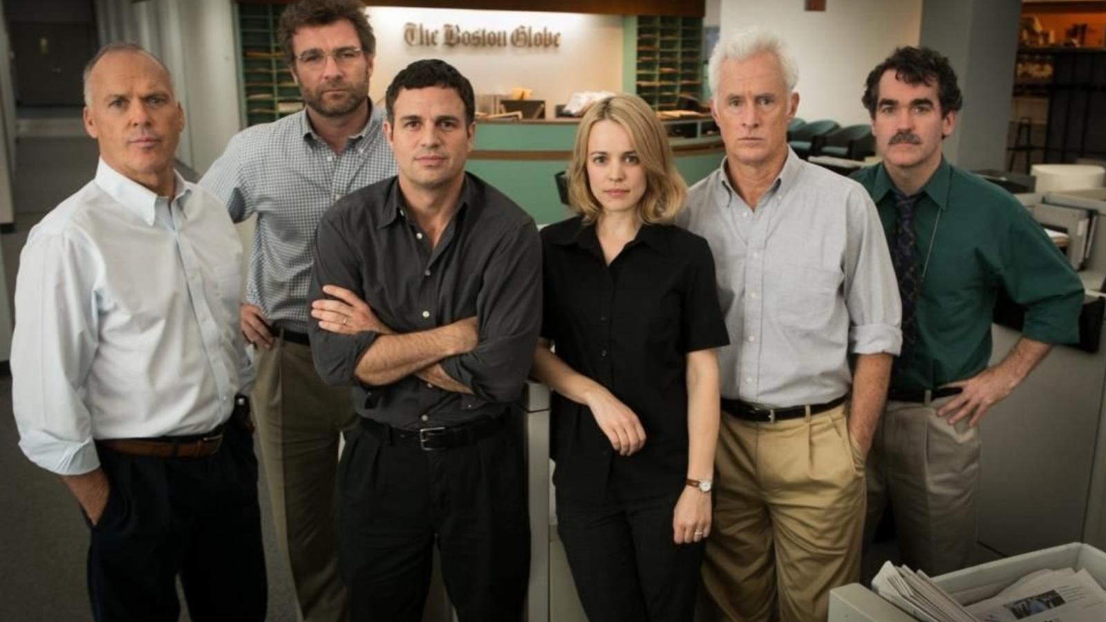 A Pulitzer-díjas Spotlight csapat színészgárdája, bal szélen Michael Keaton, középen Mark Ruff alo és Rachel McAdams FORRÁS: INT