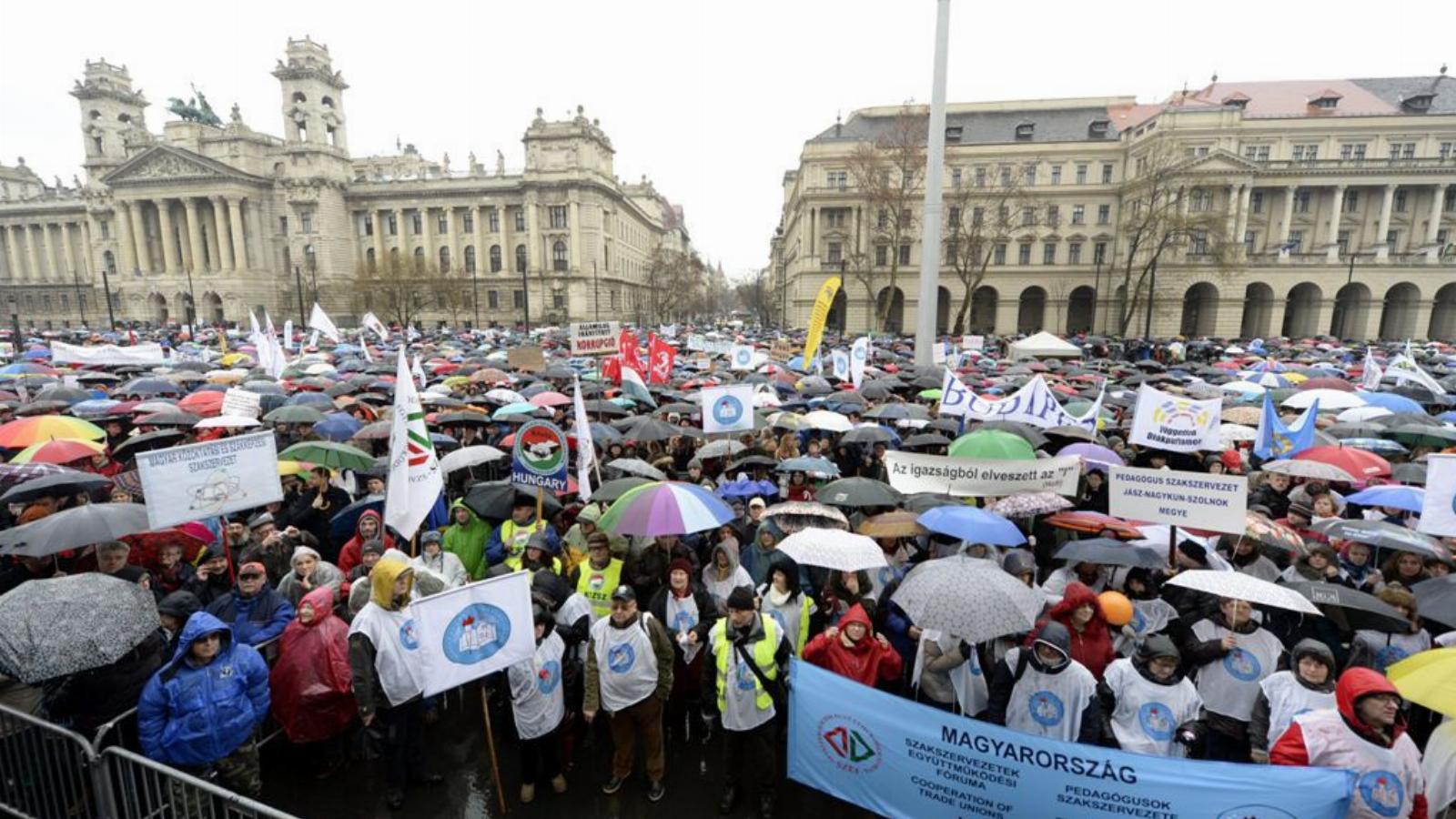 A Pedagógusok Szakszervezetének demonstrációjához 48 szervezet csatlakozott február 13-án FOTÓ: MTI/KOVÁCS TAMÁS