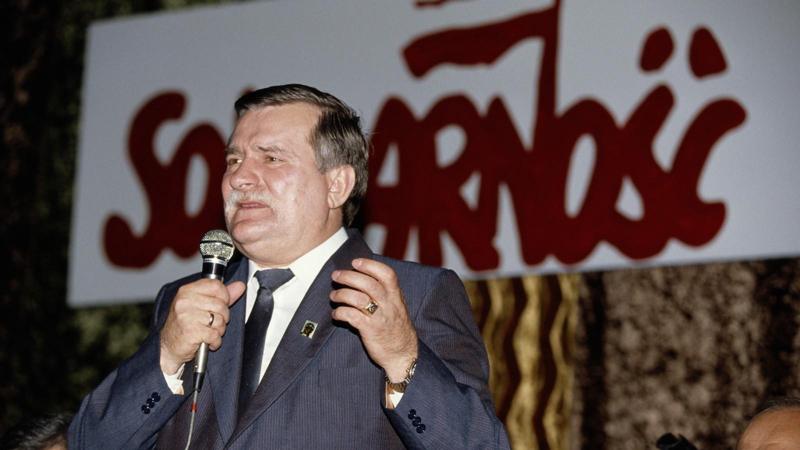 Lech Walesa egy 1990-es felvételen. FOTÓ:  Georges De Keerle/Getty Images