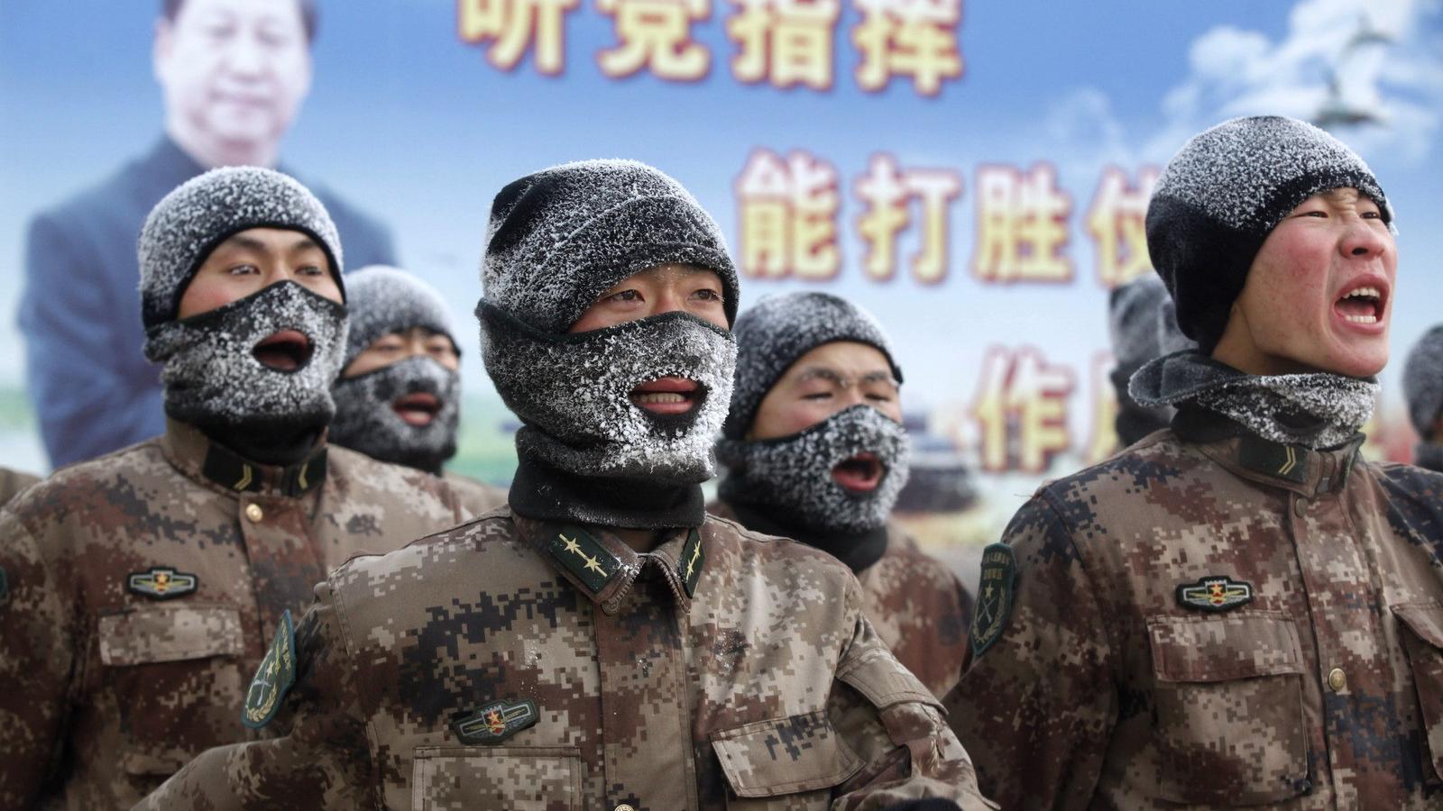 Mindenre elszánt kínai katonák Hszi Csin-ping elnök árnyékában FOTÓ: EUROPRESS/GETTY IMAGES/CHINAFOTOPRESS