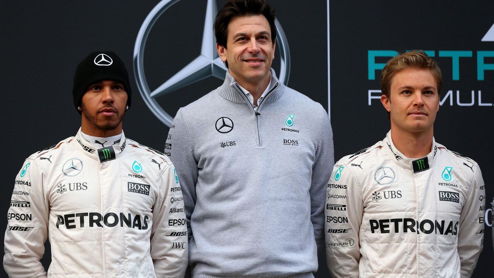 Hamilton, a csapatfőnök Toto Wolff és Rosberg (balról jobbra) idén is fényes szezon elé tekinthet FOTÓ: EUROPRESS/GETTY IMAGES/M