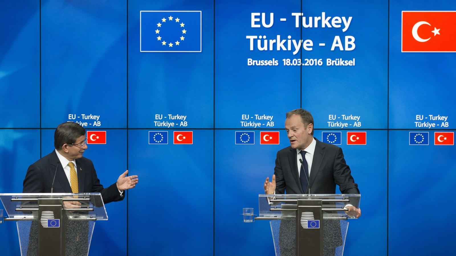  Ahmet Davutoglu és Donald Tusk - Getty Images