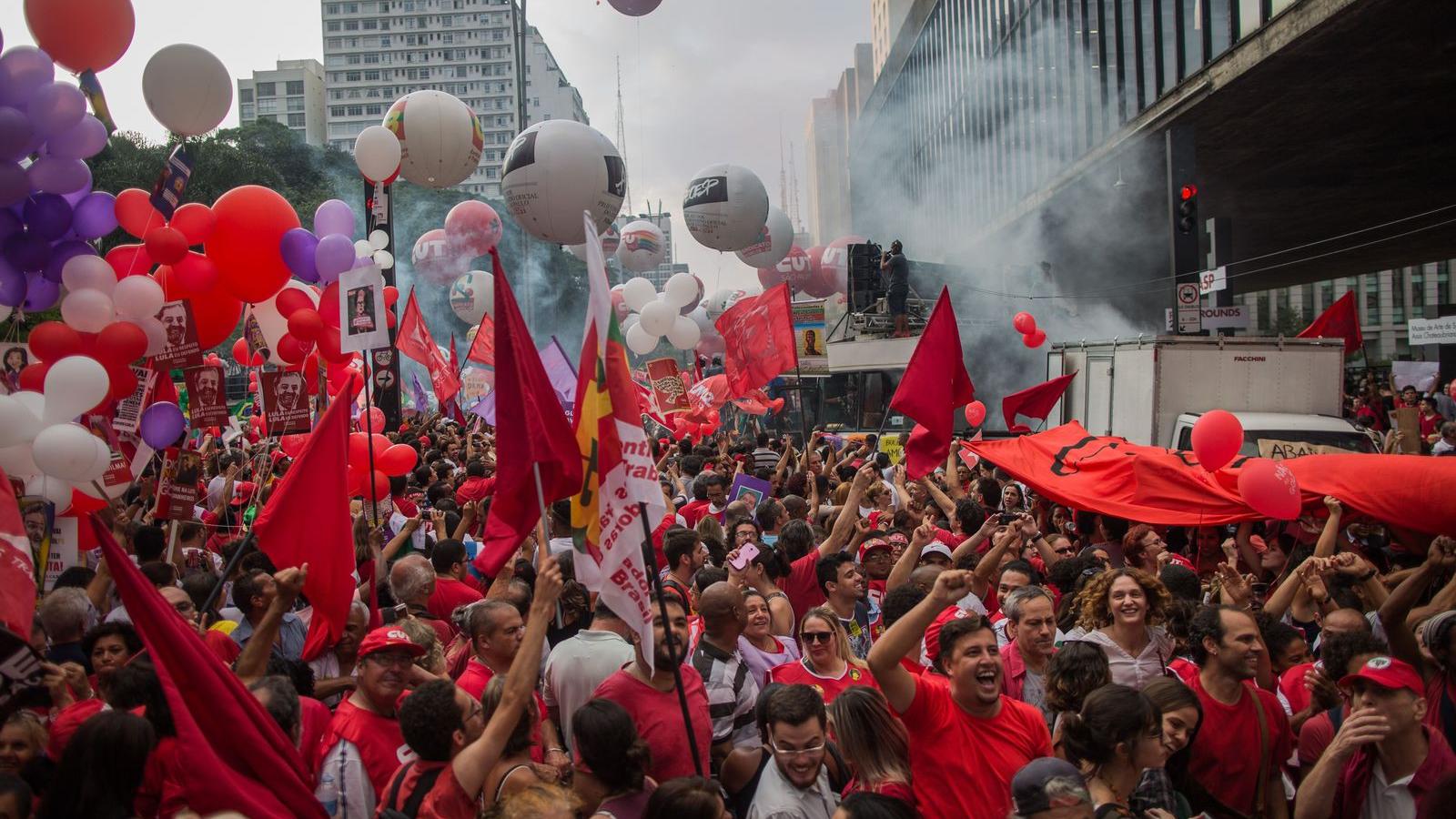 Sao Paolóban pénteken Lula és Dilma mellett tüntettek FOTÓ: EUROPRESS/GETTY IMAGES/VICTOR MORIYAMA