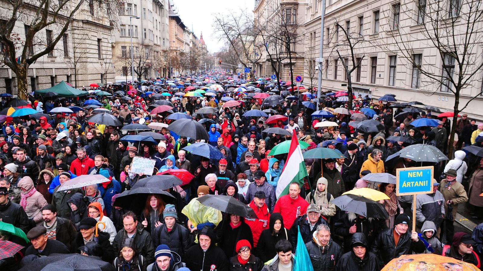 Március 15-én tüntettek a pedagógusok a Tanítanék Mozgalom szervezésében. FOTÓ: Molnár Ádám/Népszava