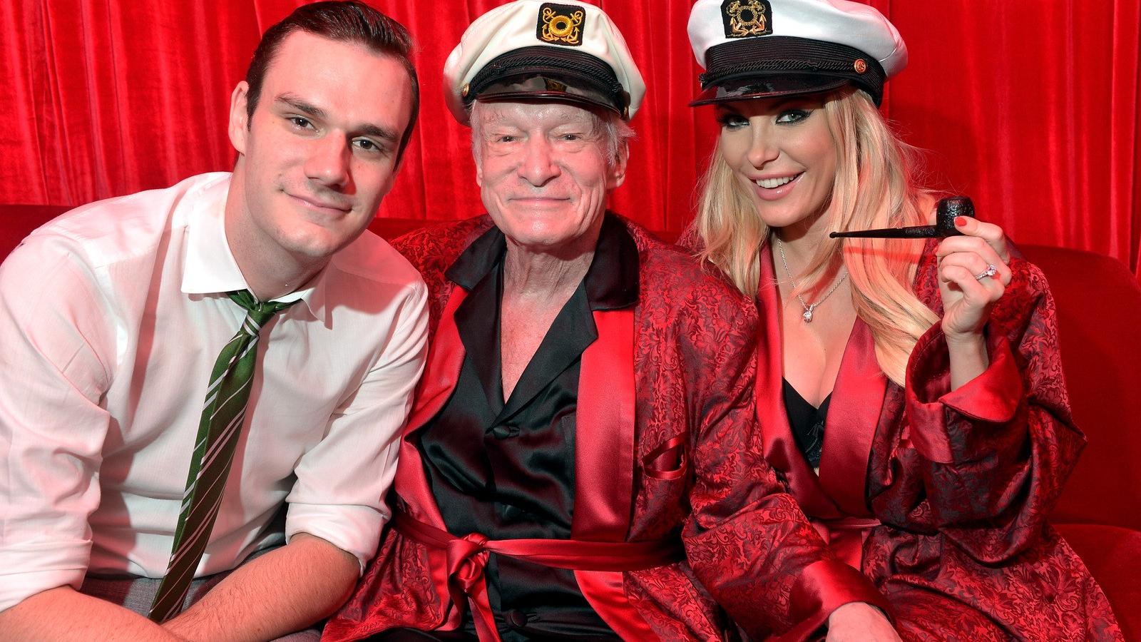 Cooper Hefner, Hugh Hefner és Crystal Hefner. FOTÓ: Charley Gallay/Getty Images 