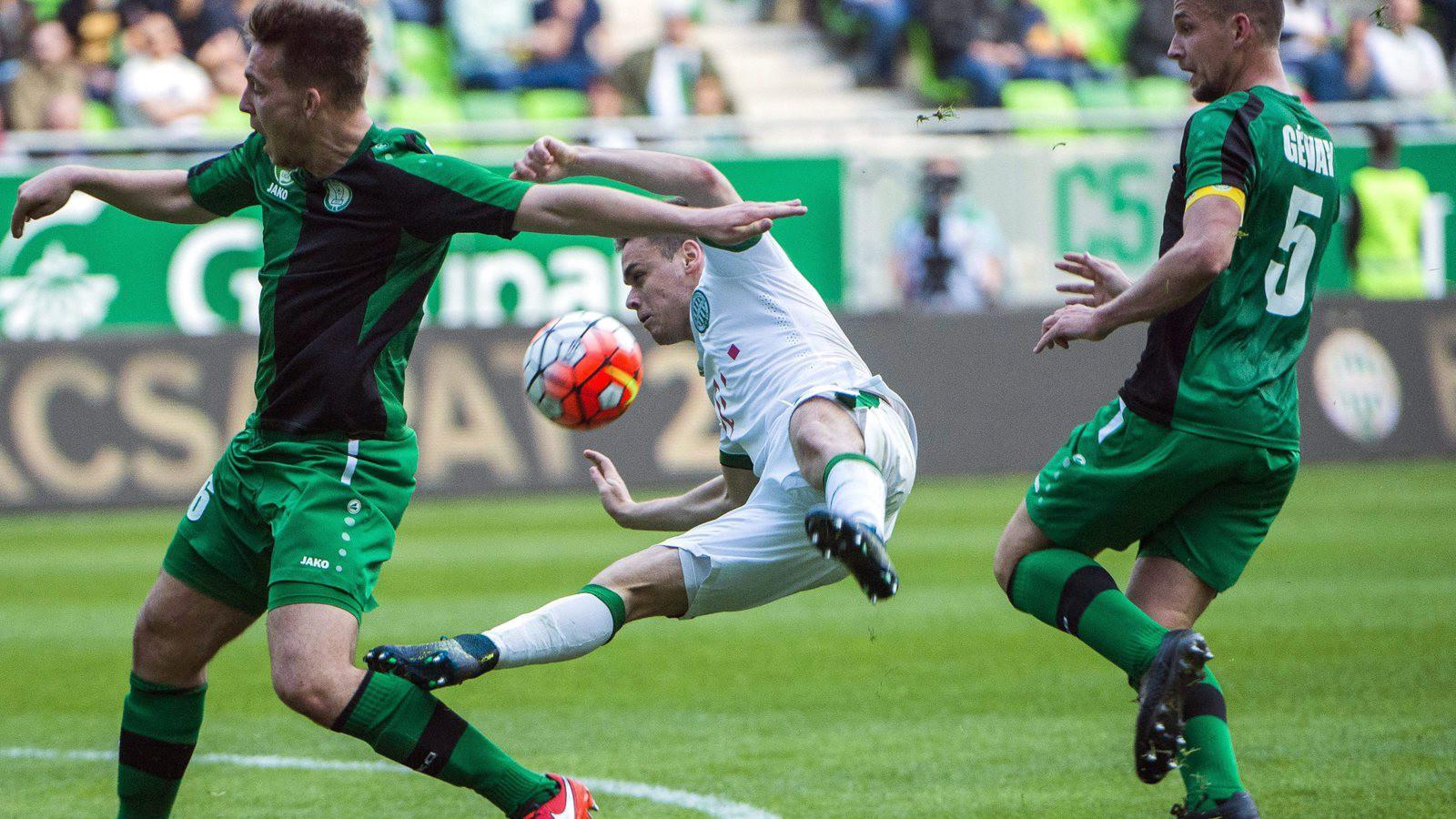 A paksi Lenzsér Bence és Gévay Zsolt, valamint a ferencvárosi Radó András. MTI Fotó: Illyés Tibor