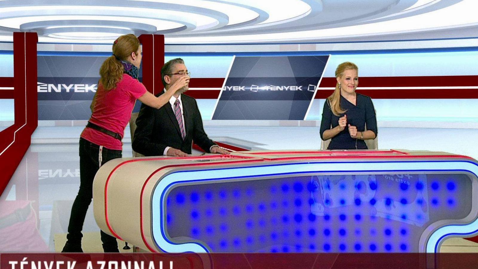 Még Azurák Csaba a Tények stúdiójában Forrás: Tények/Facebook