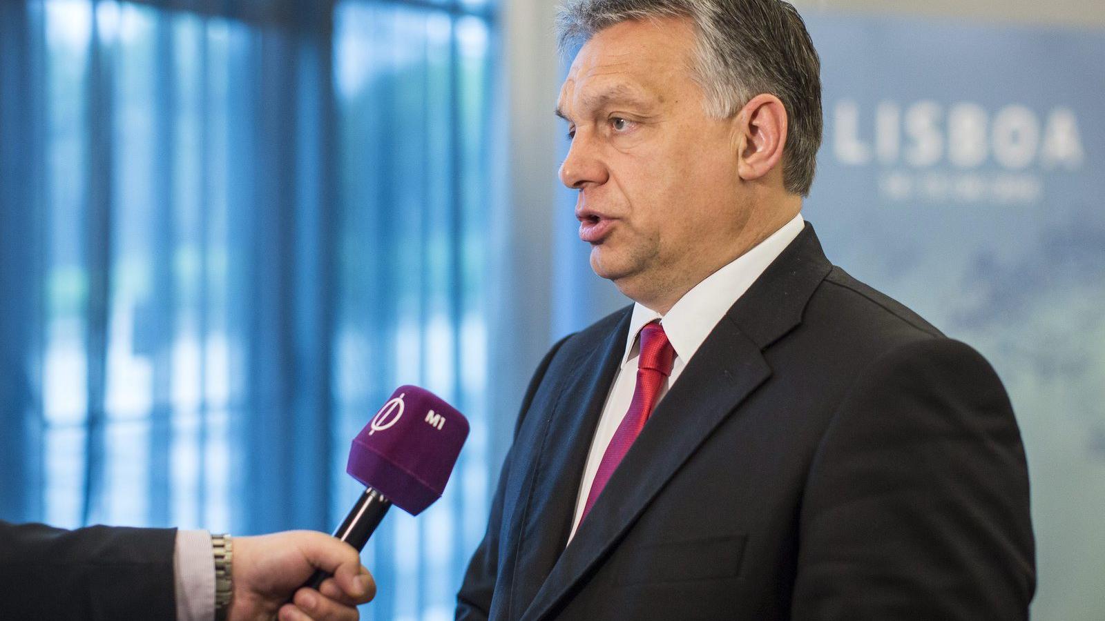 Orbán Viktor Lisszabonban csak a magyar köztévének nyilatkozik FOTÓ: MTI/MINISZTERELNÖKI SAJTÓIRODA/SZECSŐDI BALÁZS