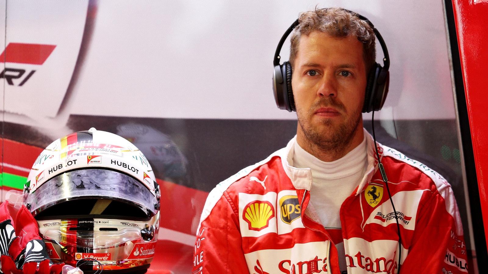 Sebastian Vettel kénytelen volt szinte az egész futamot a Ferrari garázsából nézni FOTÓ: EUROPRESS/GETTY IMAGES/MARK THOMPSON