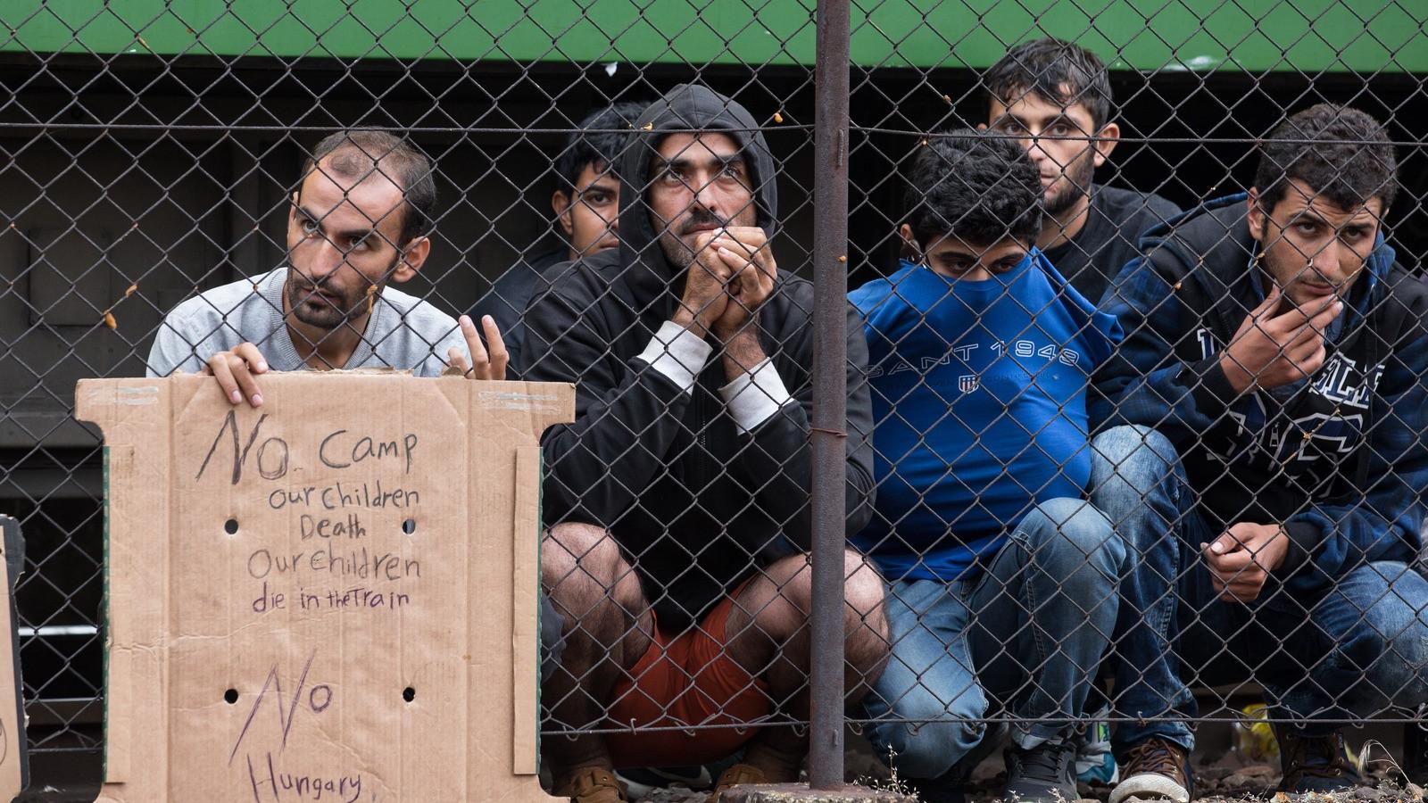 A menekültek tüntetése Magyarországon, hogy továbbmehessenek Nyugat felé tavaly szeptemberben. FOTÓ: Matt Cardy/Getty Images