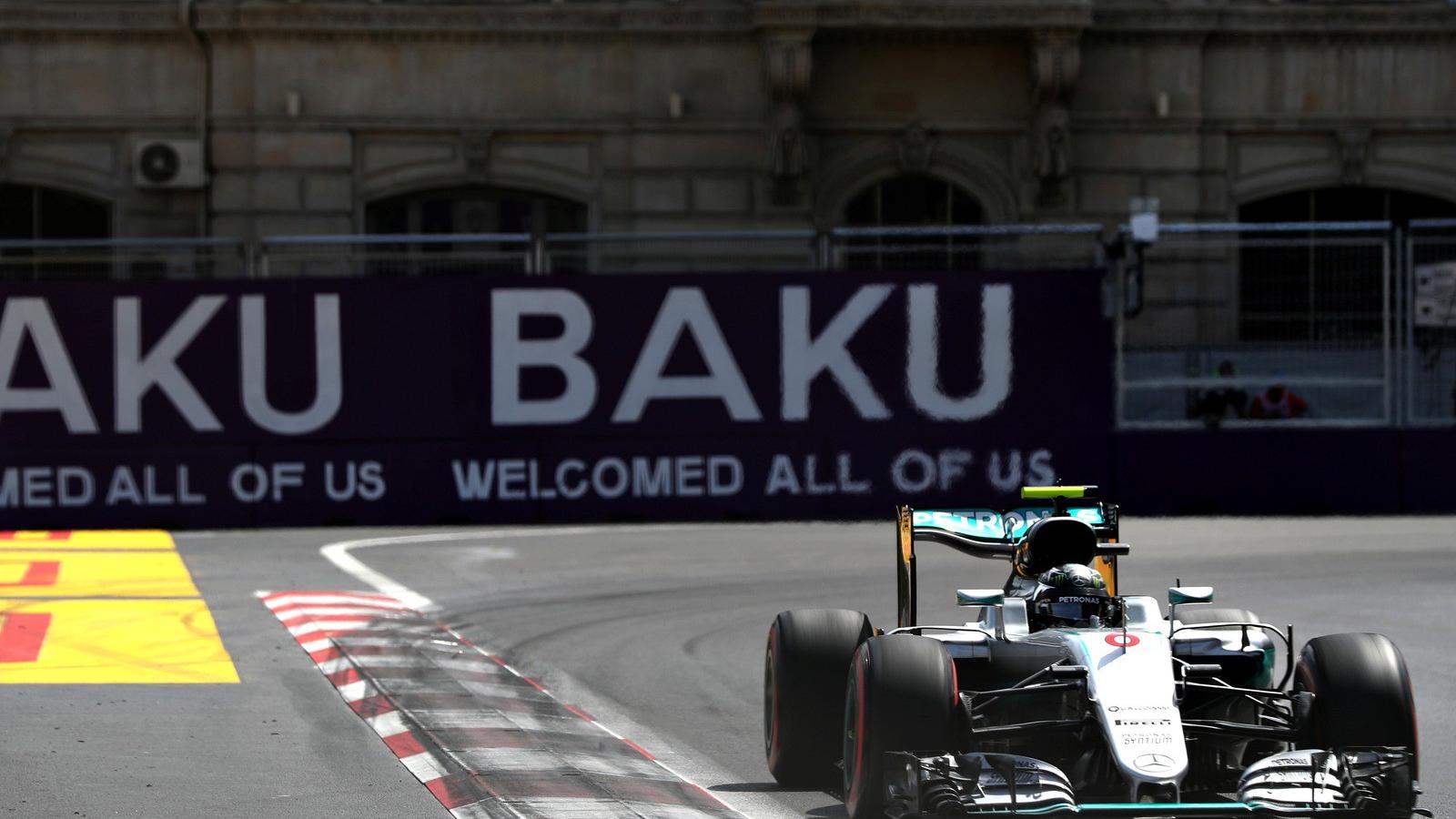 Rosberg az élen. FOTÓ: Mark Thompson/Getty Images