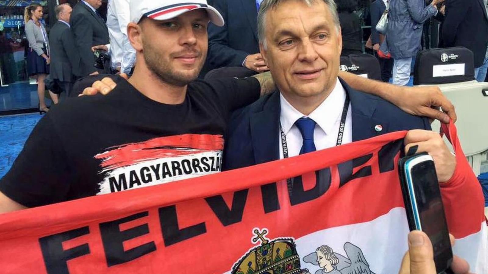 Orbán Viktor az osztrák-magyar meccs után "Győzelem!" felkiáltással posztolt szurkolós képet közösségi oldalán. Forrás: Facebook