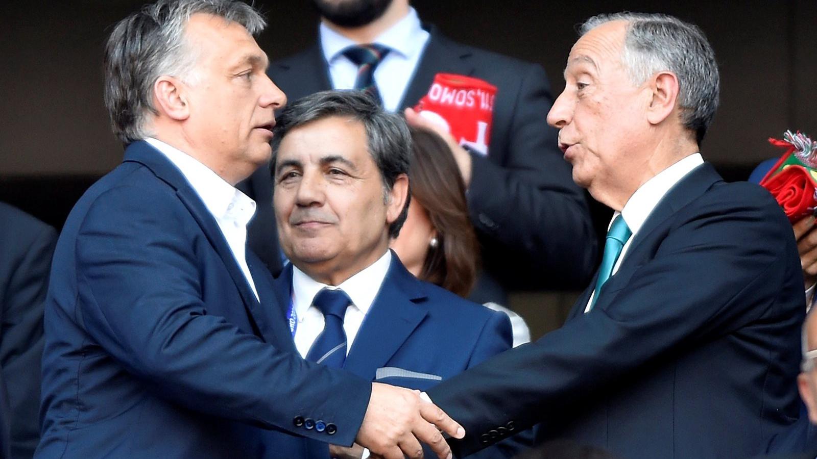 Egyesek szerint Orbánt igazolja vissza a magyar focisiker. A kormányfő a képen Marcelo Rebelo de Sousa portugál államfővel a mag