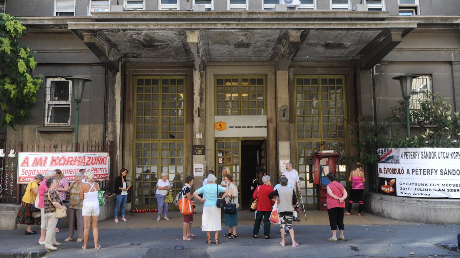 Késő esti hírek szerint a kórház megmarad FOTÓ: NÉPSZAVA