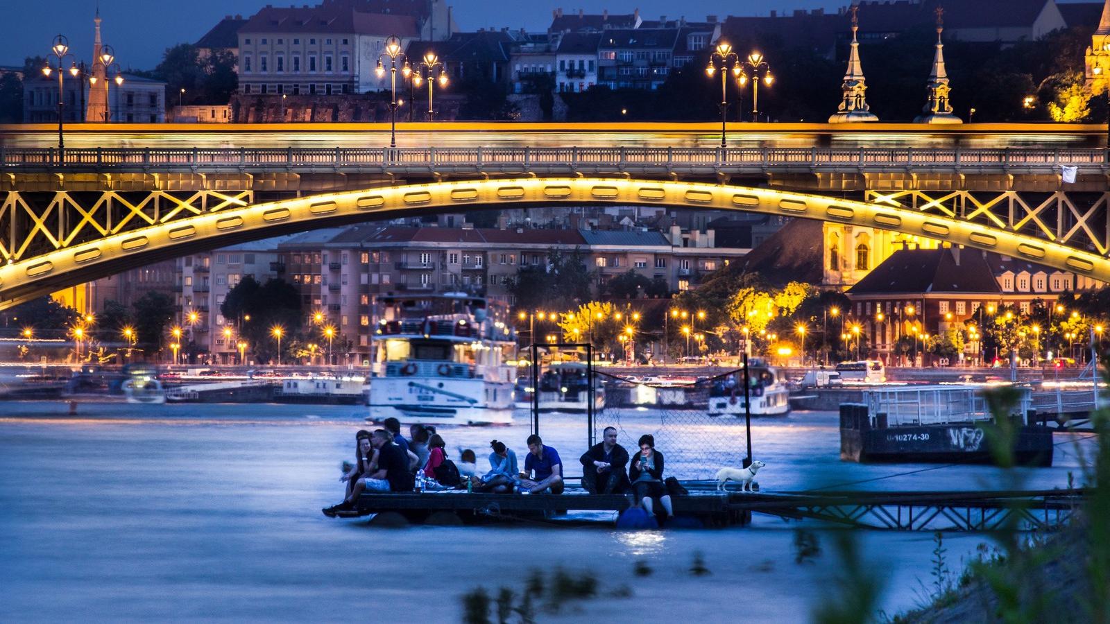 FORRÁS: SZABAD TÉR SZÍNHÁZ