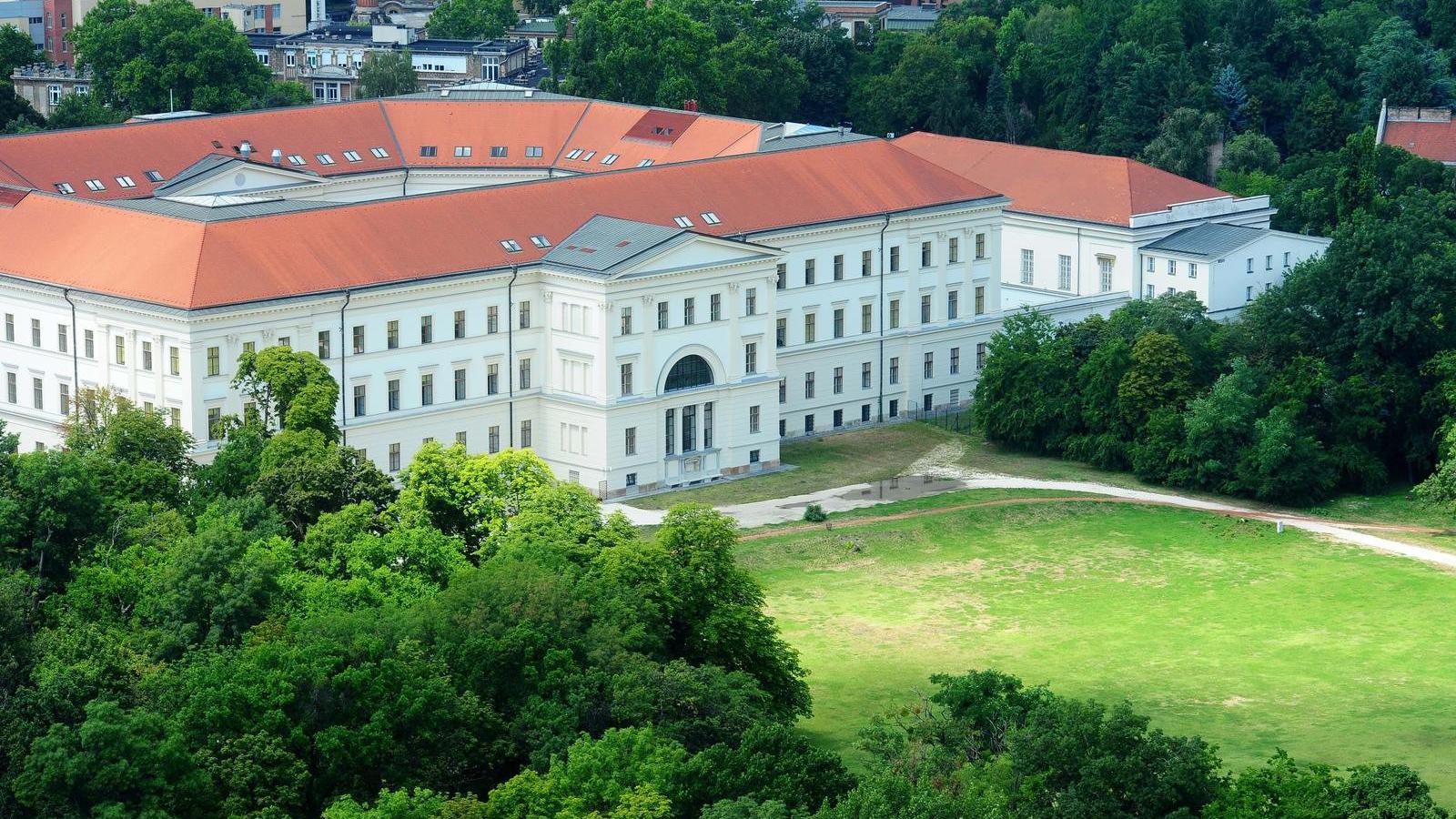 A campus egyre dagad FOTÓ: MOLNÁR ÁDÁM