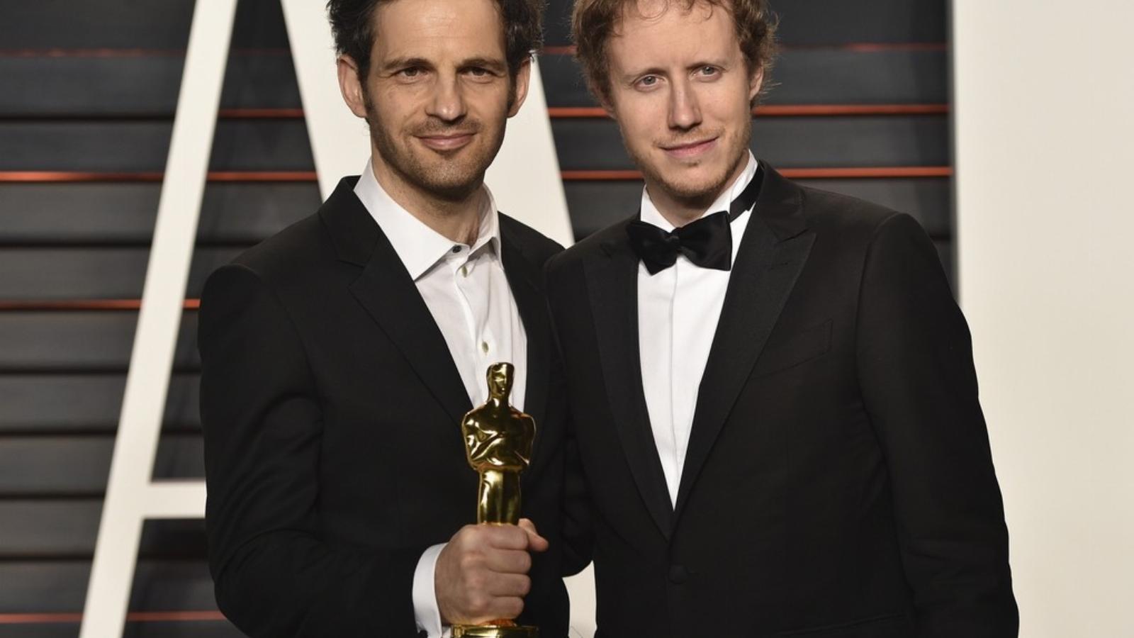 Nemes Jeles László rendező, és Röhrig Géza főszereplő az Oscar szobrocskákkal/Getty Images