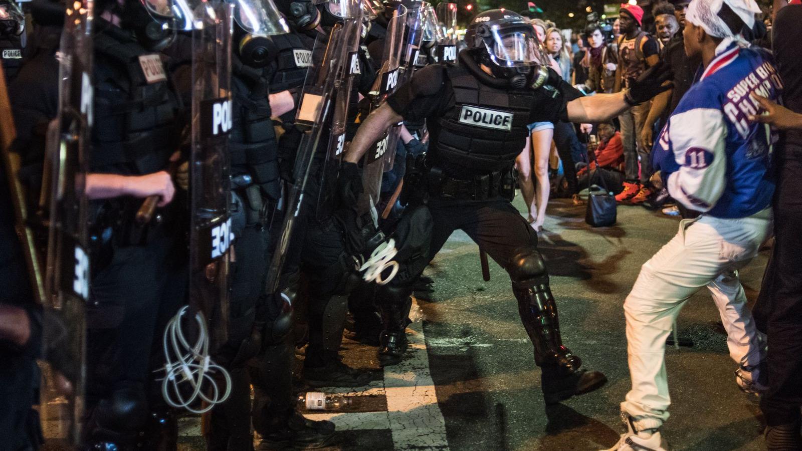 Erőszakba torkollott a békés gyászmenet FOTÓ: EUROPRESS/GETTY IMAGES/SEAN RAYFORD