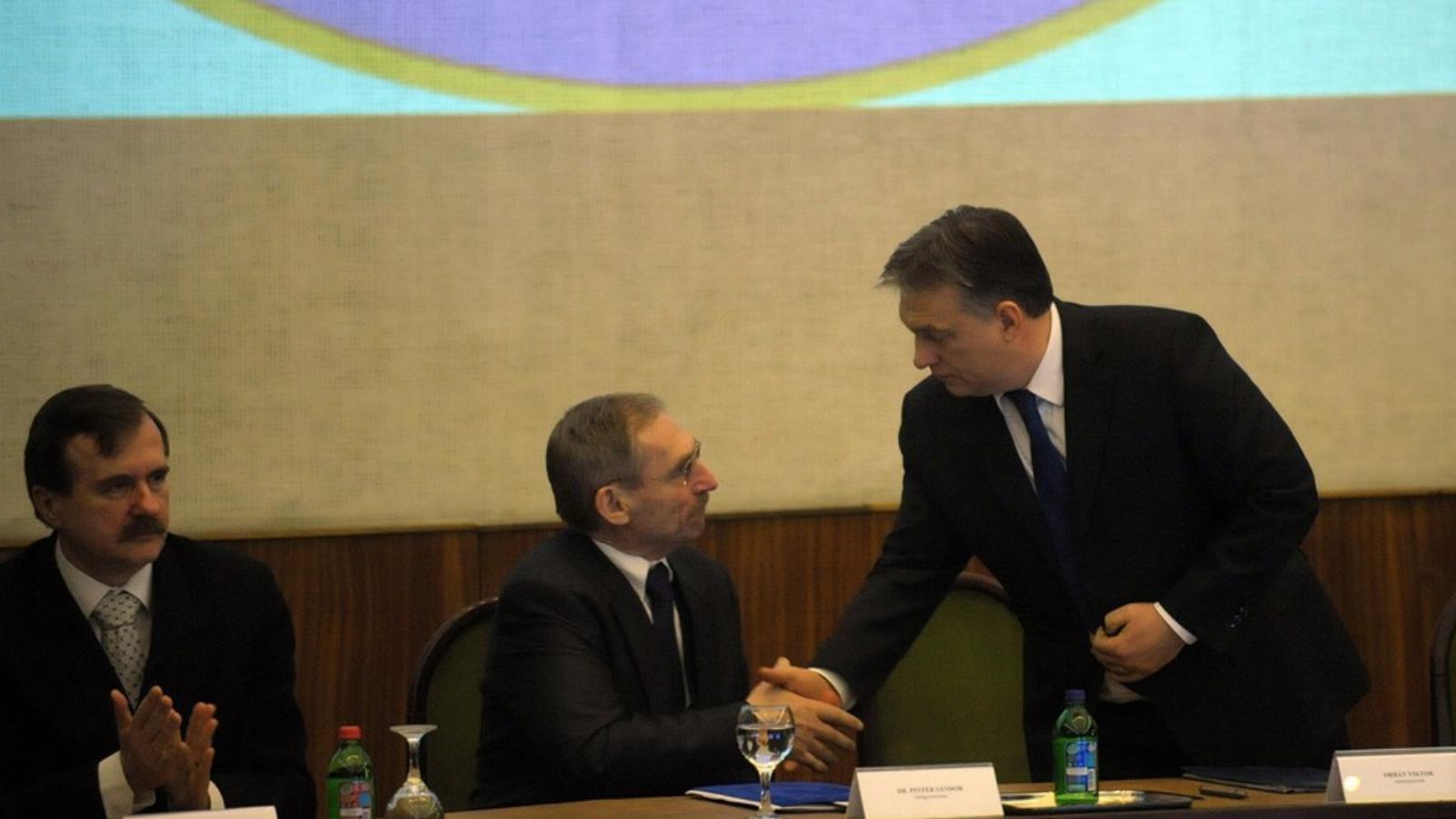 Felkai László államtitkár, Pintér Sándor miniszter és Orbán Viktor kormányfő – jogos a gratuláció? FOTÓ: K 2 PRESS