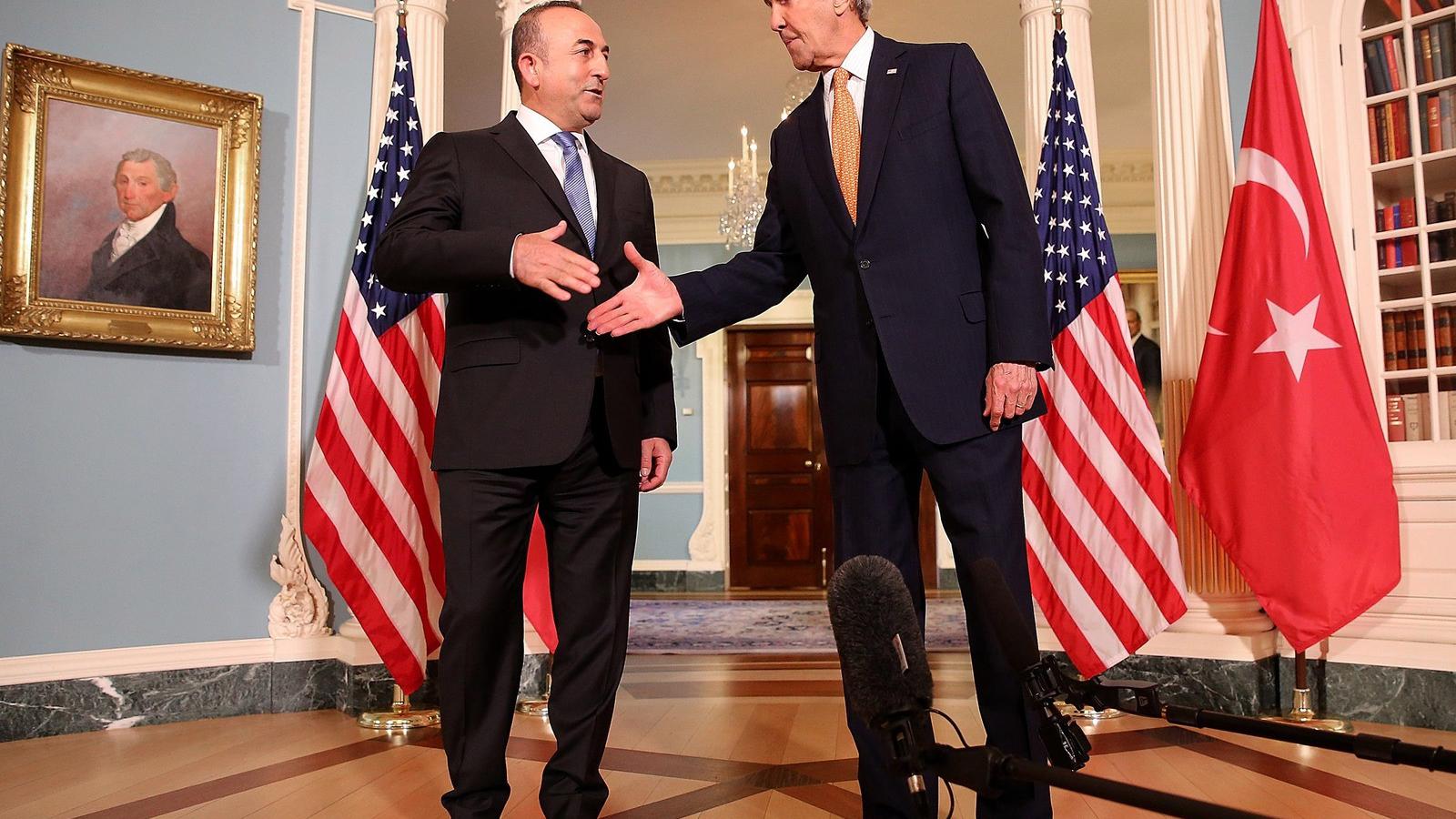 Mevlül Cavusoglu John Kerryvel. FOTÓ: Win McNamee/Getty Images