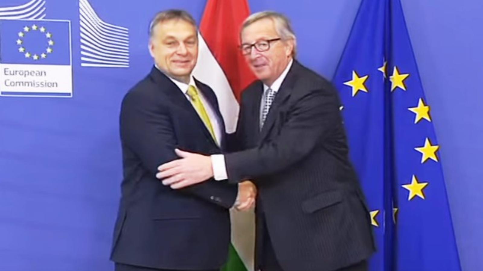 Korábbi felvétel Juncker és Orbán emlékezetes kézfogásáról. Forrás: Youtube