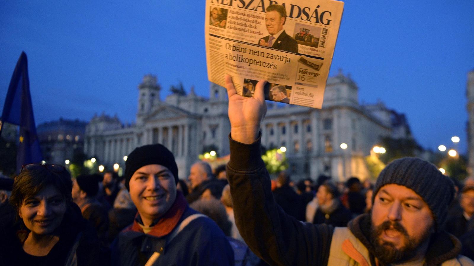 Tüntetés a Népszabadságért a Parlament előtt FOTÓ: SZALMÁS PÉTER