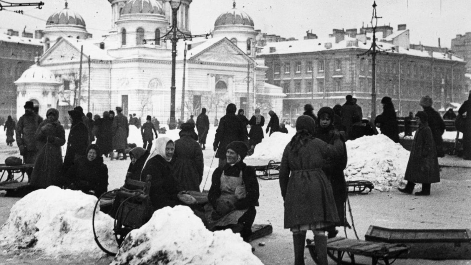 Rendkívüli szenvedéseken mentek keresztül a kiéheztetett város lakói FOTÓ: EUROPRESS/GETTY IMAGES/HULTON ARCHIVE