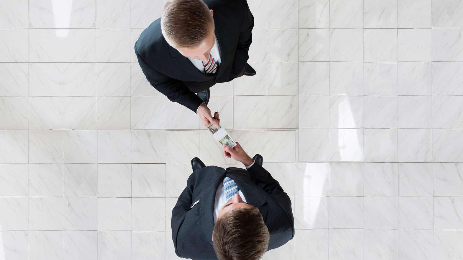 A közhivatalok és politikusok korrumpáltságáról mondtak véleményt az üzletemberek és a szakértők FOTÓ: EUROPRESS/GETTY IMAGES/TH