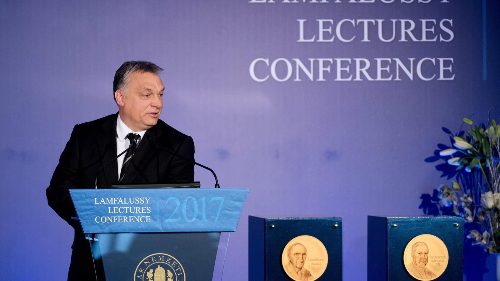 Orbán Viktor miniszterelnök beszédet mond a Lámfalussy-konferencián a budapesti Marriott hotelben 2017. január 23-án. MTI Fotó: 