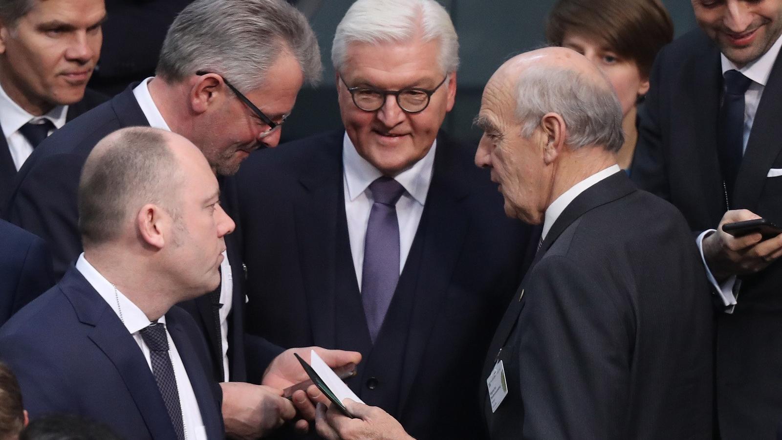 Középen a frissen megválaszott elnök,  Frank-Walter Steinmeier - Fotó: Sean Gallup/Getty Images
