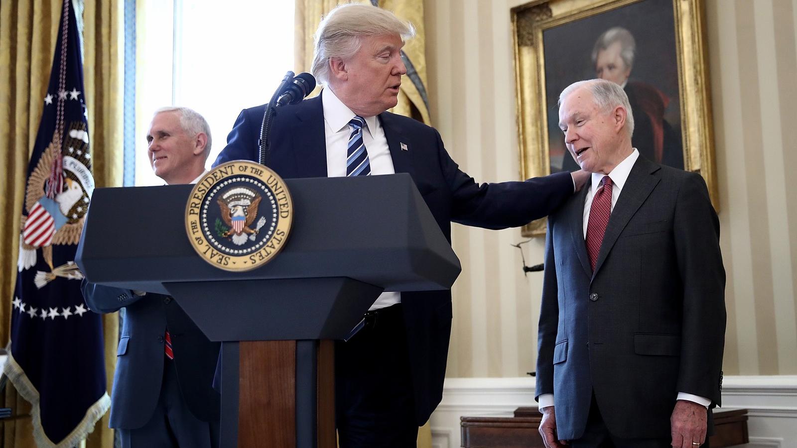 Trump Jeff Sessions miniszterrel. FOTÓ:Win McNamee/Getty Images