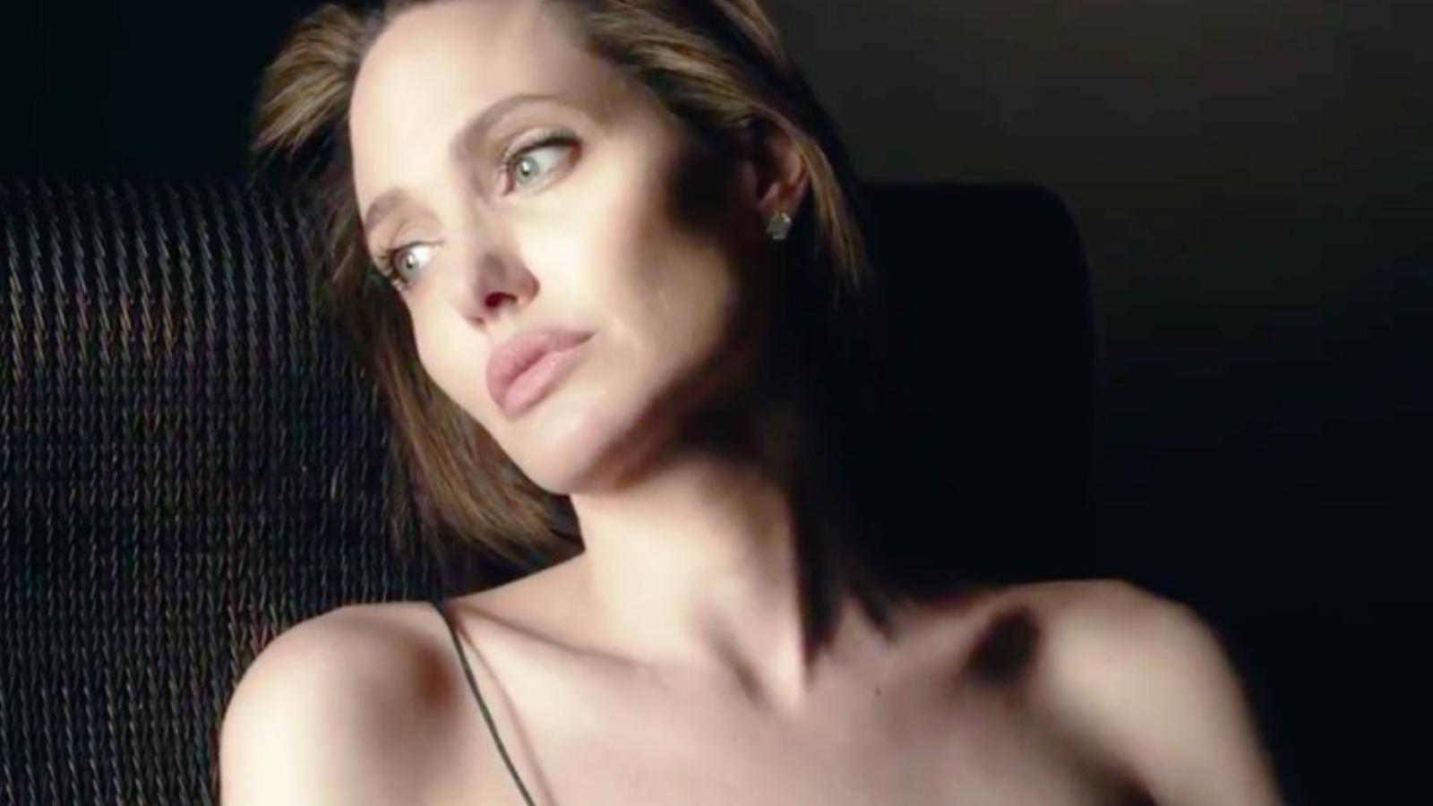 Angelina Jolie a Terrence Malick rendezte reklámfilm egyik jelenetében Forrás: Guerlain